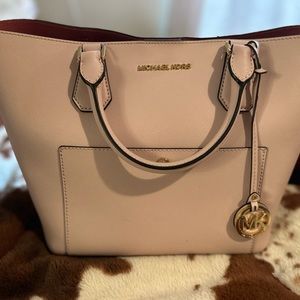 MK Marilyn tote med light pink